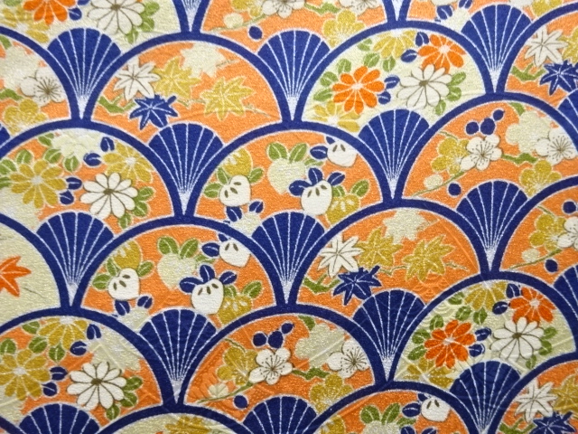  扇青海波に草花模様小紋着物